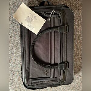 Atlantic Carry On Luggage 22" Expands In Width Vintage
